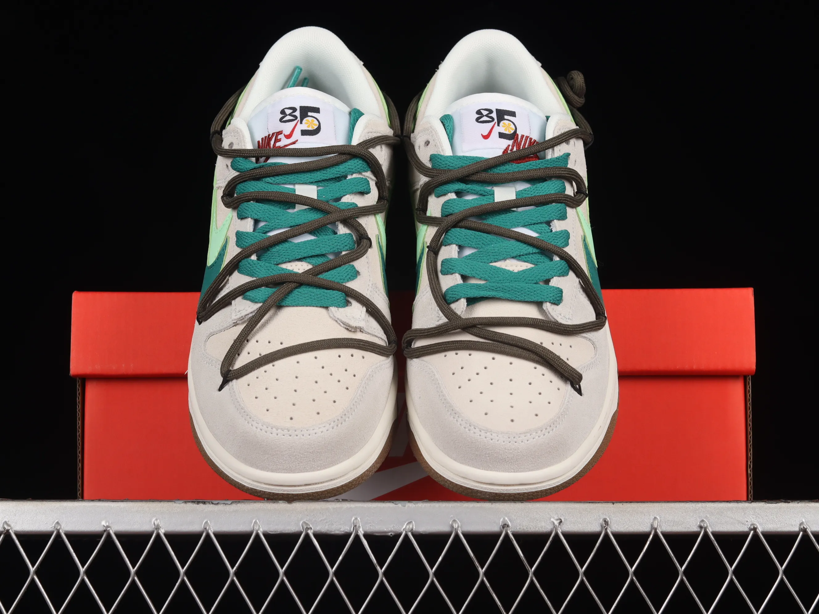 All categories Nk SB Dunk Series Nk SB Dunk Low low-top sneakers Nk SB Dunk Low "85" light green double hook strap deconstruction SB low-top sports and leisure sneakers DO9457-100